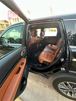 جیپ گراند شیرۆکی